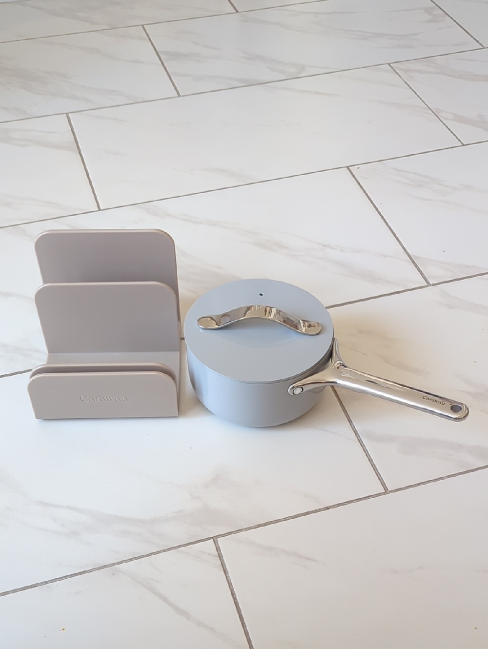 Caraway Sky Blue Saucepan with Cream Lid Stand